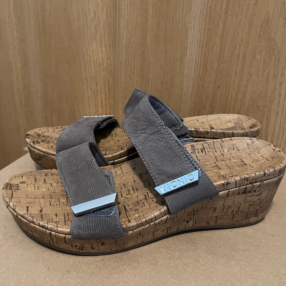 Vionic Pepper Ruched Wedge Sandals - Picture 1 of 15